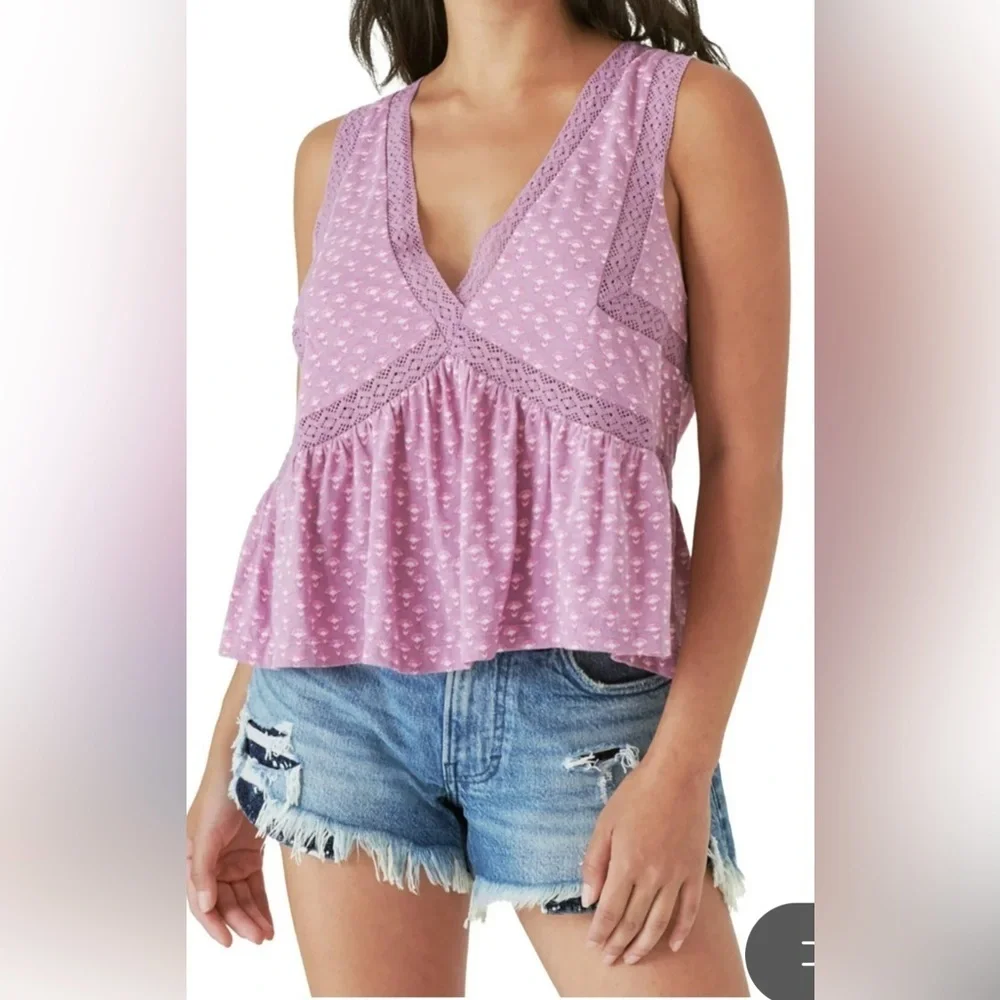 NWT Lucky Brand Women's Geo Lace Trim V-Neck Ruffle Hem Cotton Top Size XS - Picture 1 of 10